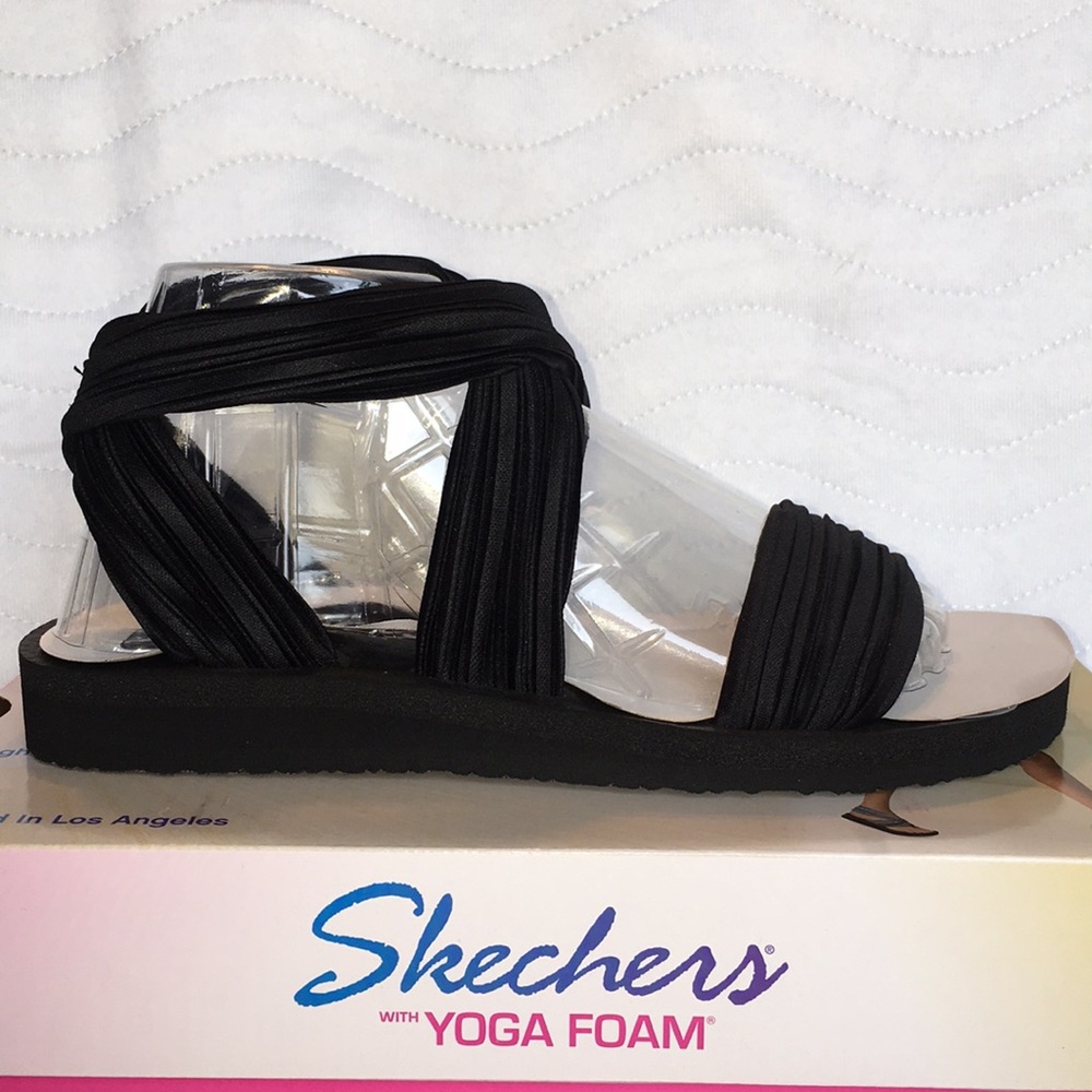 NIB Women’s Skechers w/Yoga Foam Sandals Size 8 - Picture 3 of 8